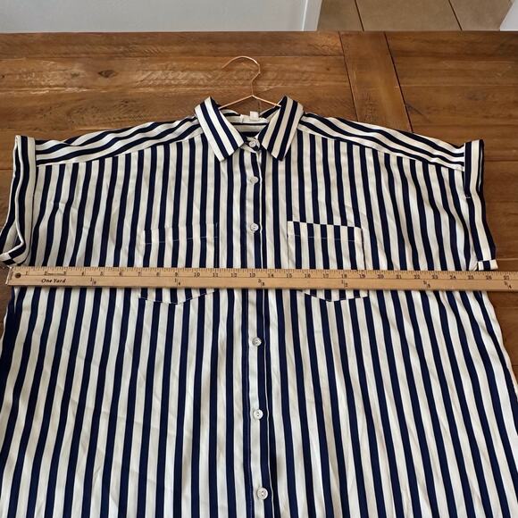 Entro button short sleeved silky top oversized size large - Picture 6 of 6
